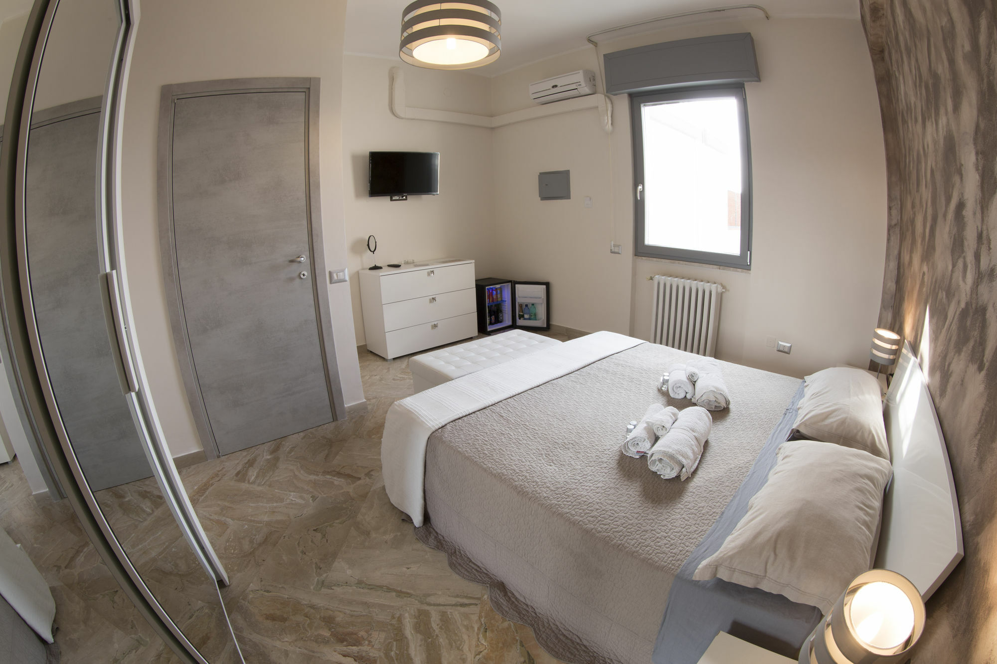 Penthouse Station Luxury Suites & Apartment Brindisi Ngoại thất bức ảnh